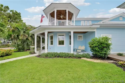 Exterior - 1002 SE Riverside Dr, Stuart, FL 34996 photo 5 of 15