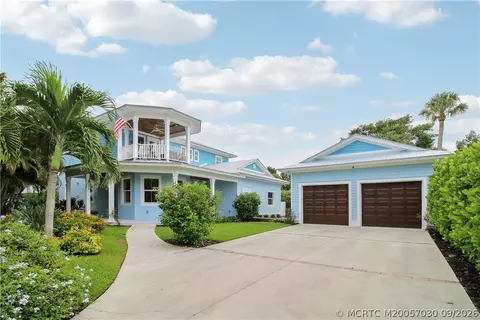 Exterior - 1002 SE Riverside Dr, Stuart, FL 34996 photo 3 of 15