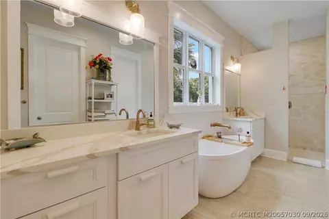 Bath - 1002 SE Riverside Dr, Stuart, FL 34996 photo 2 of 7