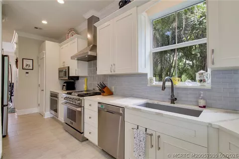 Kitchen - 1002 SE Riverside Dr, Stuart, FL 34996 photo 5 of 8