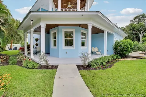 Exterior - 1002 SE Riverside Dr, Stuart, FL 34996 photo 4 of 15