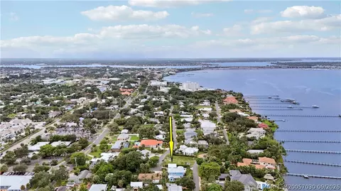 View/Area - 1002 SE Riverside Dr, Stuart, FL 34996 photo 9 of 11