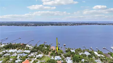 View/Area - 1002 SE Riverside Dr, Stuart, FL 34996 photo 3 of 11