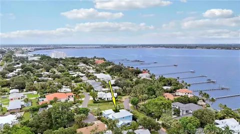 View/Area - 1002 SE Riverside Dr, Stuart, FL 34996 photo 7 of 11