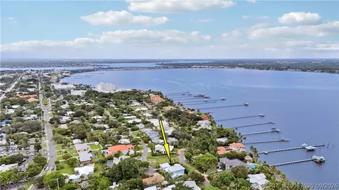 View/Area - 1002 SE Riverside Dr, Stuart, FL 34996 photo 6 of 11