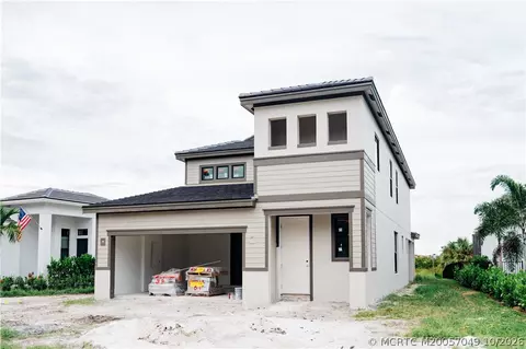 411 SE Via Sangro, Port Saint Lucie, FL 34952