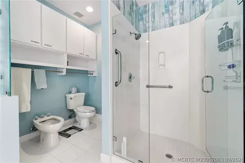 Bath - 3663 SE Cambridge Dr, Stuart, FL 34997 photo 2 of 4