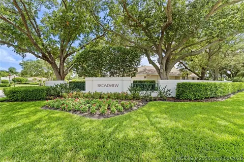 View/Area - 3663 SE Cambridge Dr, Stuart, FL 34997 photo 3 of 12