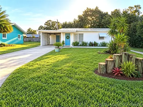 1621 NE Maureen Ct NE, Jensen Beach, FL 34957