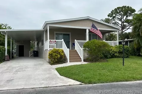 6319 Dogwood Ln, Lantana, FL 33462