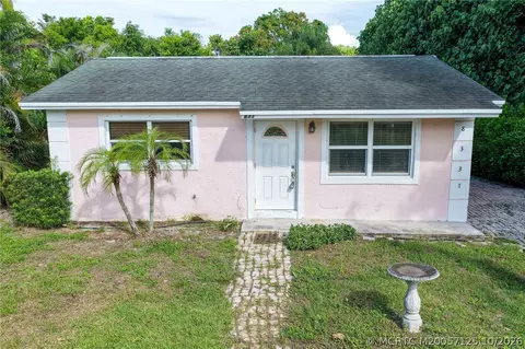 8331 SE Lundy St, Hobe Sound, FL 33455