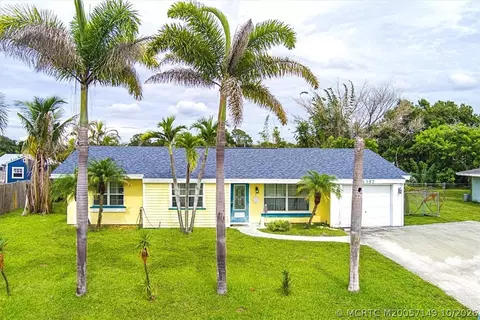 1357 SE Oakmont Ln SE, Port Saint Lucie, FL 34952