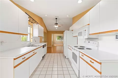 Kitchen - 7130 SE Lillian Ct, Stuart, FL 34997 photo 2 of 2