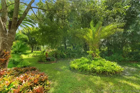 Exterior - 7130 SE Lillian Ct, Stuart, FL 34997 photo 6 of 10