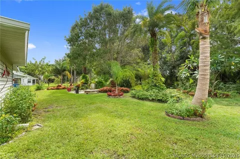 Exterior - 7130 SE Lillian Ct, Stuart, FL 34997 photo 9 of 10
