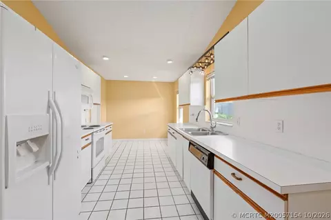 Kitchen - 7130 SE Lillian Ct, Stuart, FL 34997 photo 1 of 2