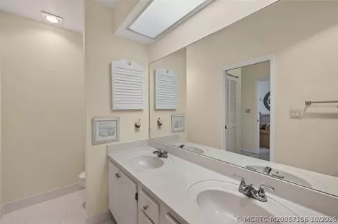Bath - 2370 NE Ocean Blvd #C305, Stuart, FL 34996 photo 2 of 3