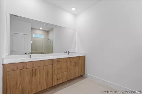 Bath - 7030 SE Park Trace Dr, Stuart, FL 34997 photo 3 of 4
