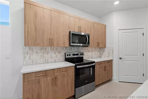 Kitchen - 7030 SE Park Trace Dr, Stuart, FL 34997 photo 4 of 8