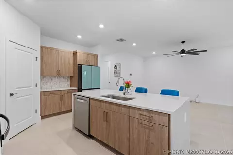 Kitchen - 7030 SE Park Trace Dr, Stuart, FL 34997 photo 5 of 8