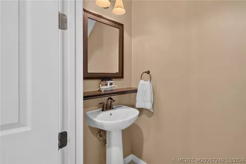 Bath - 615 SW Glen Crest Way, Stuart, FL 34997 photo 1 of 4