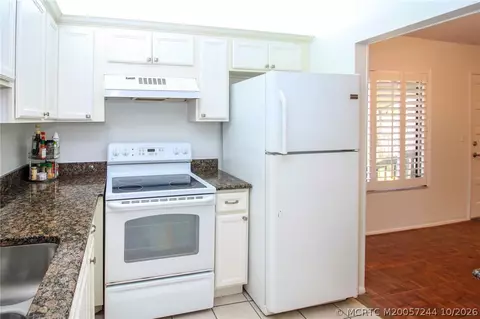Kitchen - 800 NW Fork Rd #3-12, Stuart, FL 34994 photo 4 of 4