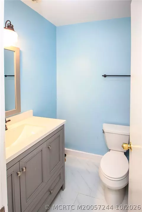Bath - 800 NW Fork Rd #3-12, Stuart, FL 34994 photo 1 of 3