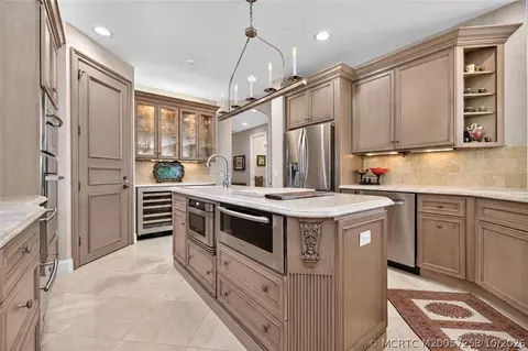 Kitchen - 6600 SE Barrington Dr, Stuart, FL 34997 photo 5 of 6