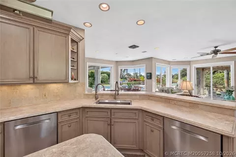 Kitchen - 6600 SE Barrington Dr, Stuart, FL 34997 photo 6 of 6