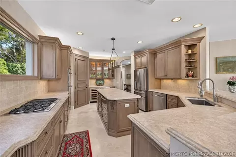 Kitchen - 6600 SE Barrington Dr, Stuart, FL 34997 photo 2 of 6