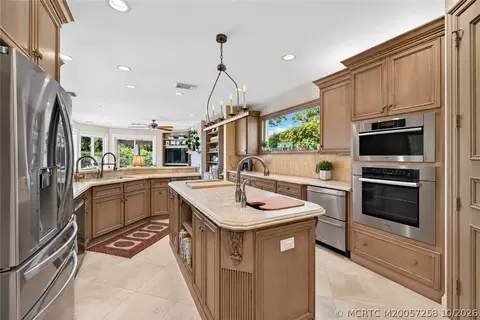 Kitchen - 6600 SE Barrington Dr, Stuart, FL 34997 photo 3 of 6