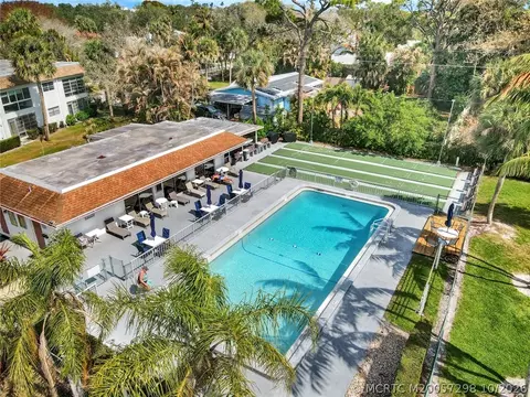 Exterior - 2950 SE Ocean Blvd #7-2, Stuart, FL 34996 photo 3 of 5