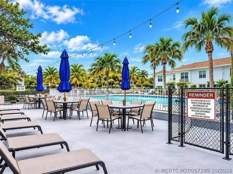 Exterior - 2950 SE Ocean Blvd #7-2, Stuart, FL 34996 photo 2 of 5