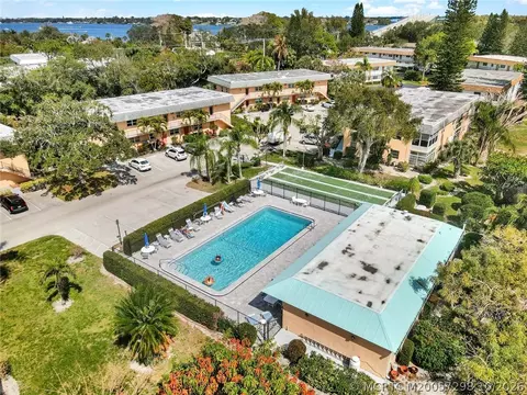 View/Area - 2950 SE Ocean Blvd #7-2, Stuart, FL 34996 photo 3 of 3