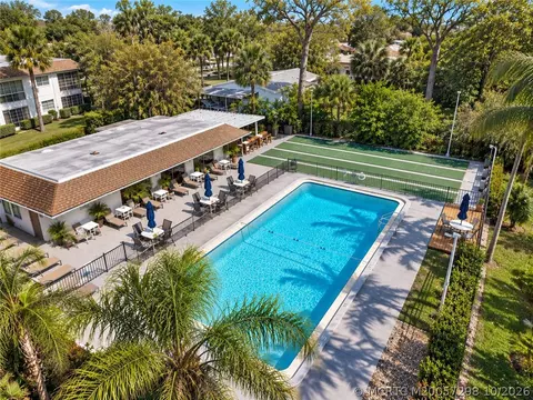 Exterior - 2950 SE Ocean Blvd #7-2, Stuart, FL 34996 photo 2 of 4