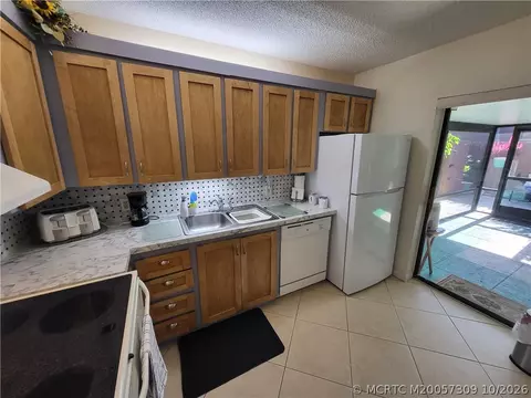 Kitchen - 5937 SE Riverboat Dr SE #616, Stuart, FL 34997 photo 3 of 3