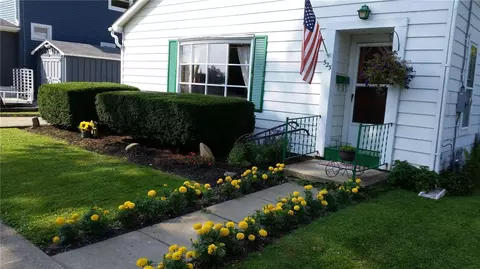 523 Wright St, Corry, PA 16407 photo 2
