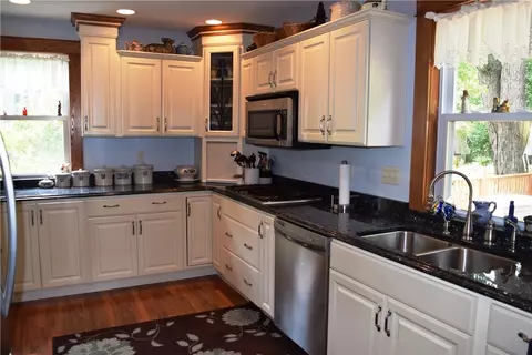 47 E Smith St, Corry, PA 16407 photo 5