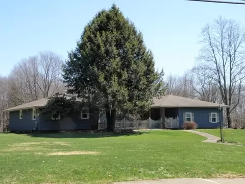 680 Wayne St, Corry, PA 16407 photo 1