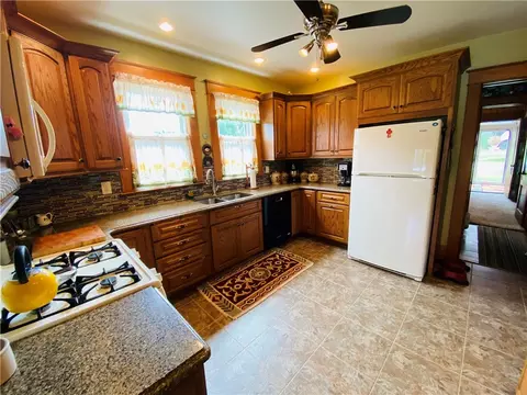 1025 E Main St, Corry, PA 16407 photo 8