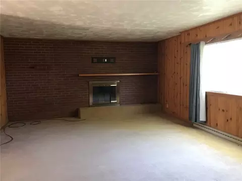 636 Wright St, Corry, PA 16407 photo 2