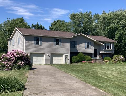 1909 Lola Ln, North East, PA 16428