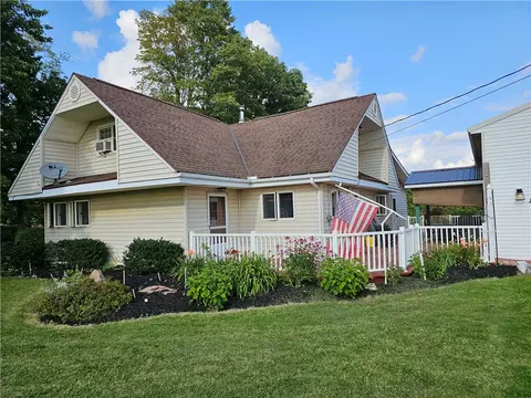 17270 Townhouse Rd, Saegertown, PA 16433