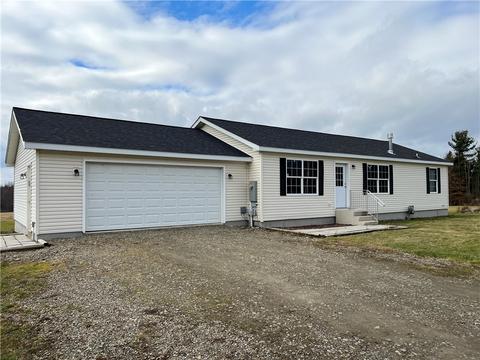 8494 Old Waterford Rd, Erie, PA 16509
