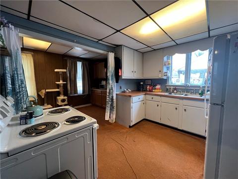 312 E Smith St, Corry, PA 16407 photo 2