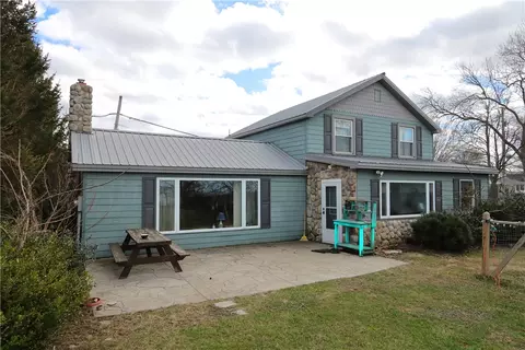 11786 Old Lake Rd, North East, PA 16428