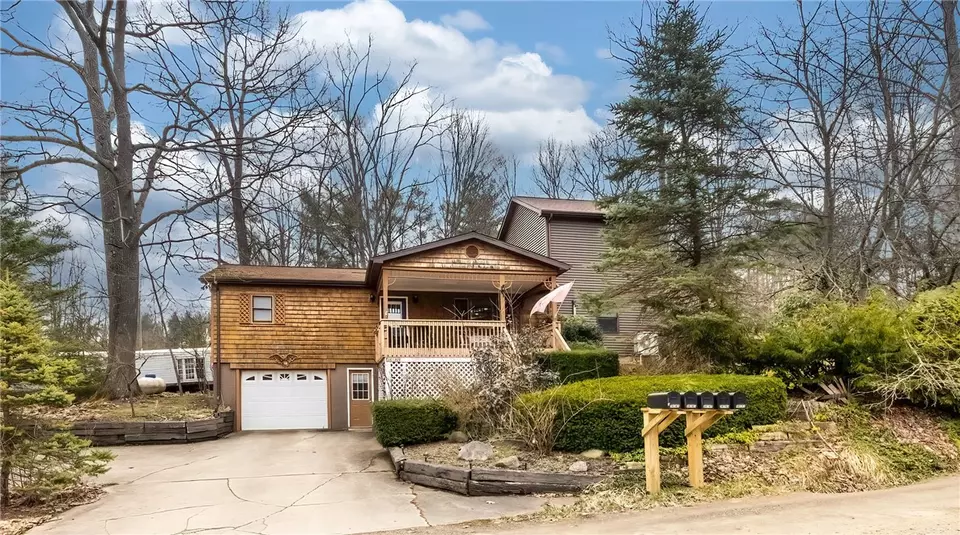 36192 Payne Ave, Canadohta Lake, PA 16438 29 Photos Movoto