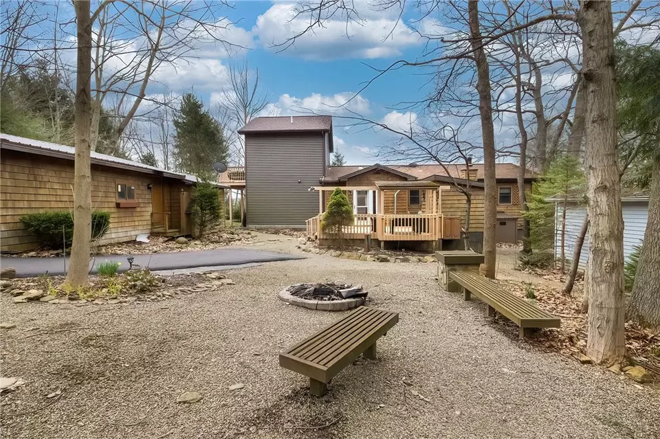 36192 Payne Ave, Canadohta Lake, PA 16438 29 Photos Movoto