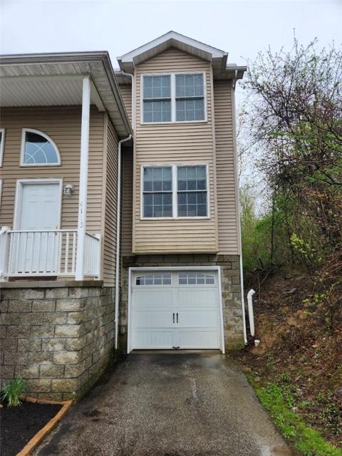 4115 Wood Hills Dr, Erie, PA 16510