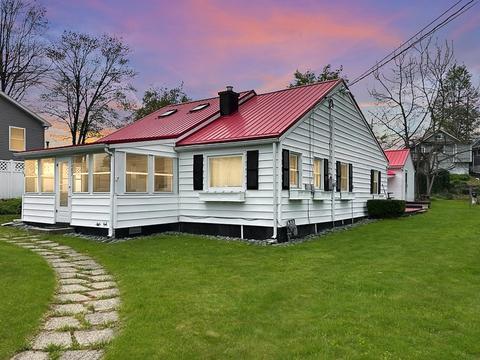 11483 E 2nd St, Conneaut Lake, PA 16316
